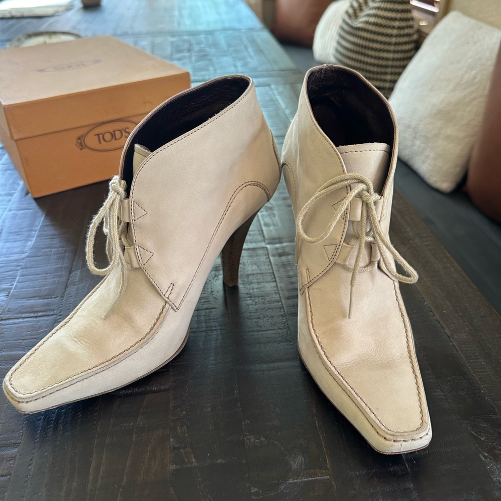 Authentic Tod’s suede booties Hocus Pocus 7.5